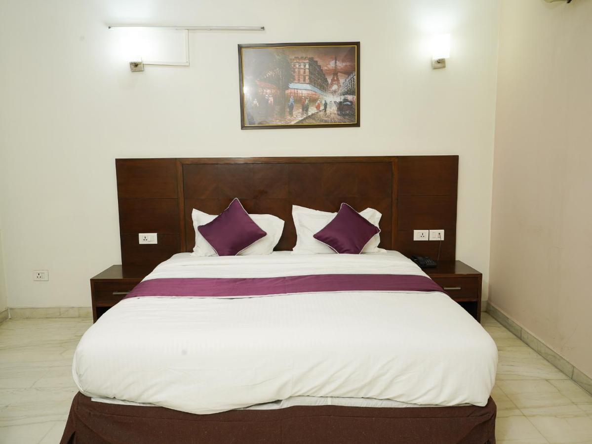 Lime Tree Hotel Sushant Lok Gurgaon Sector 29 Next To Iffco Chowk Metro Dış mekan fotoğraf