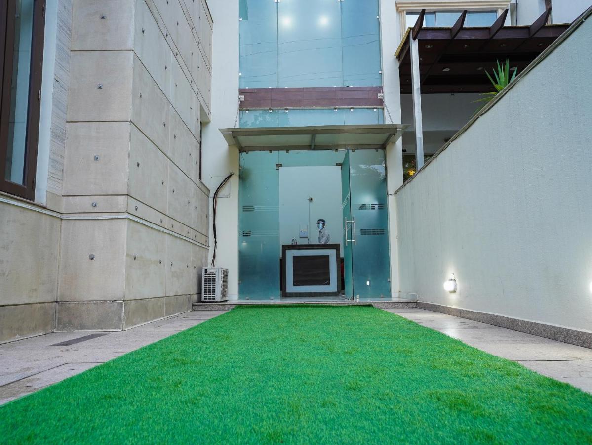 Lime Tree Hotel Sushant Lok Gurgaon Sector 29 Next To Iffco Chowk Metro Dış mekan fotoğraf