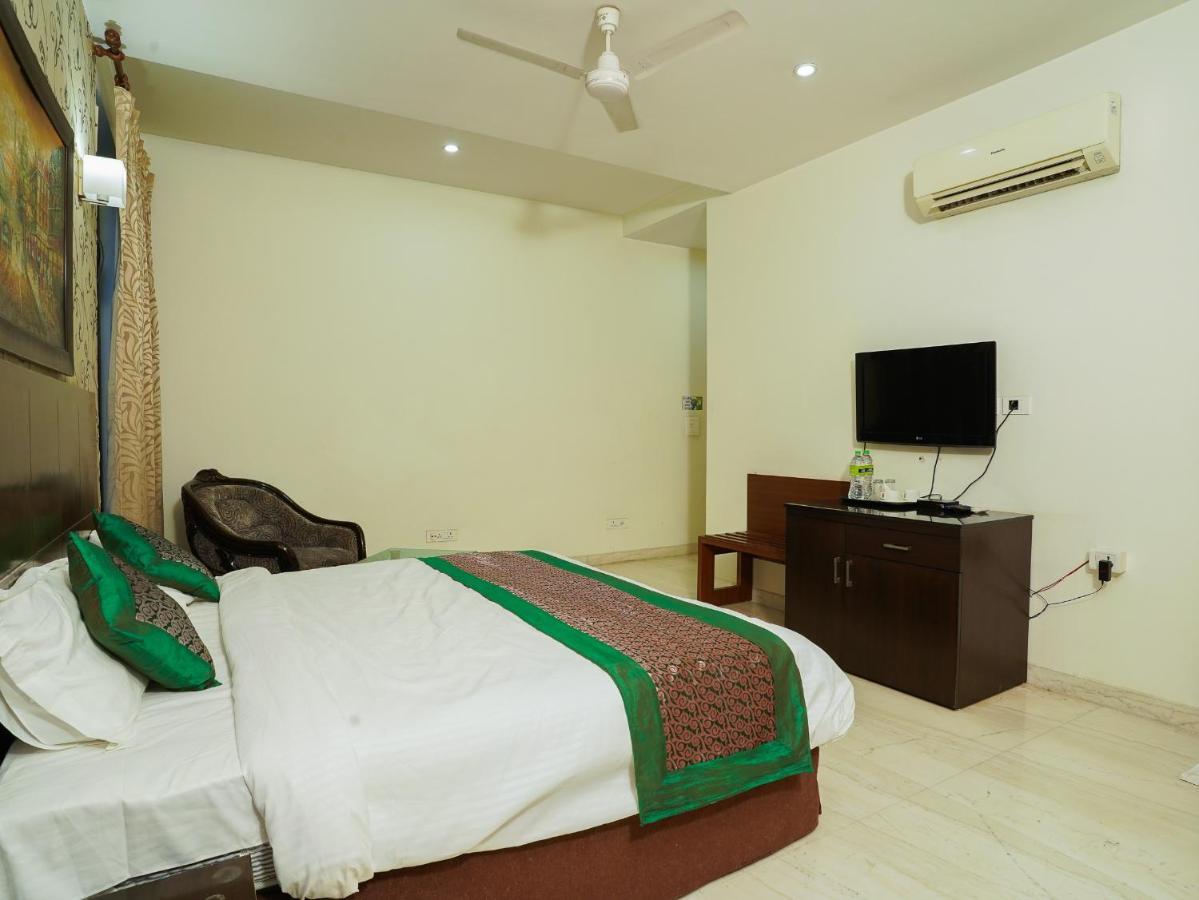 Lime Tree Hotel Sushant Lok Gurgaon Sector 29 Next To Iffco Chowk Metro Dış mekan fotoğraf