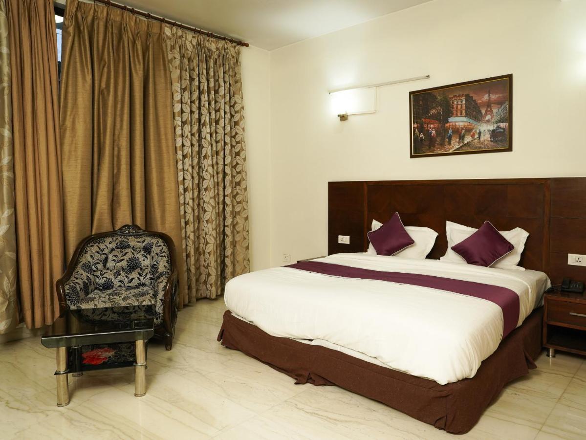 Lime Tree Hotel Sushant Lok Gurgaon Sector 29 Next To Iffco Chowk Metro Dış mekan fotoğraf