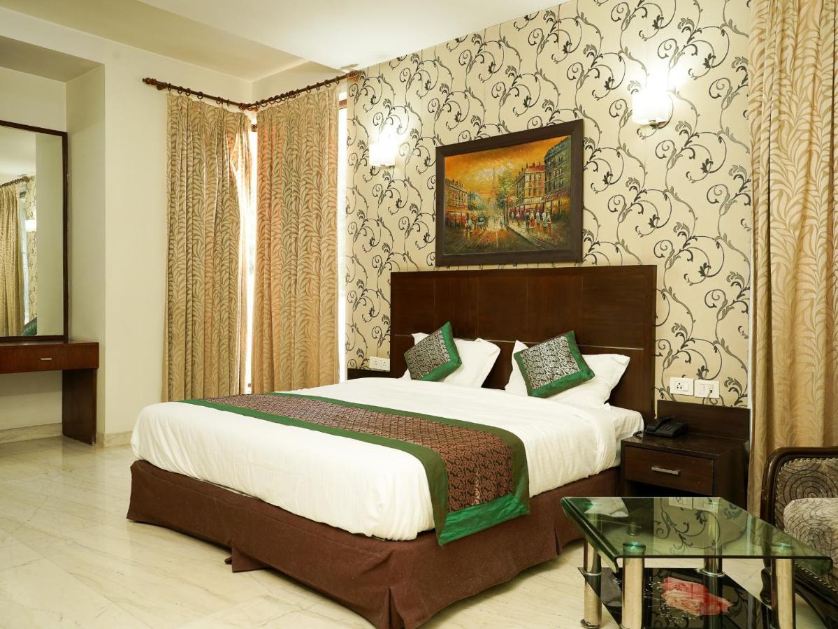 Lime Tree Hotel Sushant Lok Gurgaon Sector 29 Next To Iffco Chowk Metro Dış mekan fotoğraf