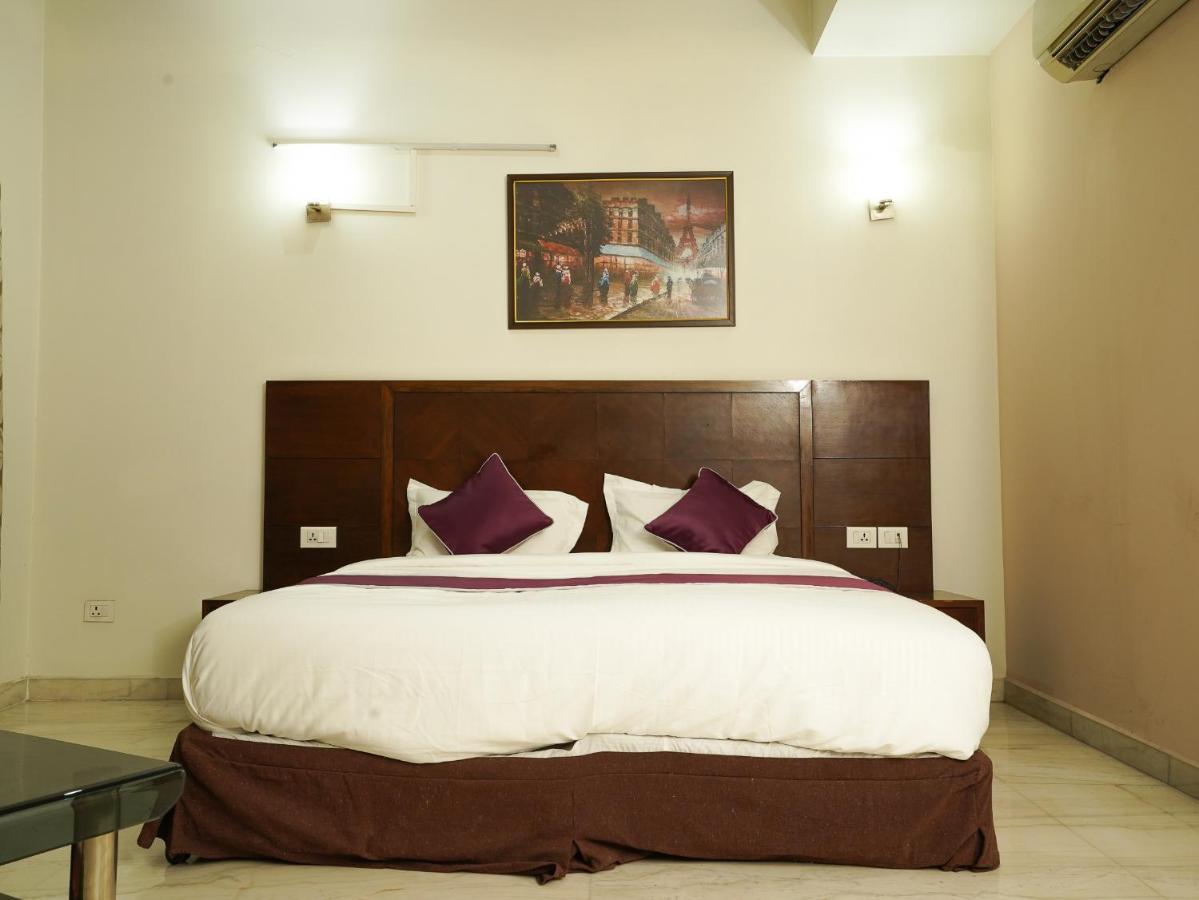 Lime Tree Hotel Sushant Lok Gurgaon Sector 29 Next To Iffco Chowk Metro Dış mekan fotoğraf