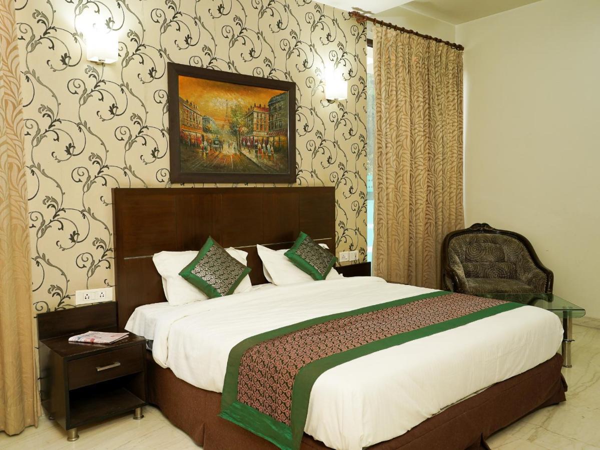 Lime Tree Hotel Sushant Lok Gurgaon Sector 29 Next To Iffco Chowk Metro Dış mekan fotoğraf