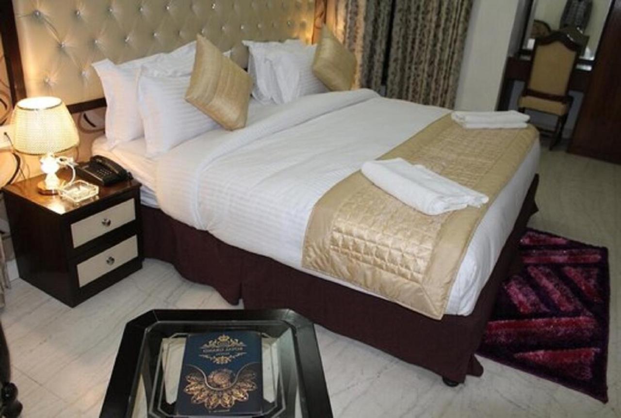 Lime Tree Hotel Sushant Lok Gurgaon Sector 29 Next To Iffco Chowk Metro Dış mekan fotoğraf