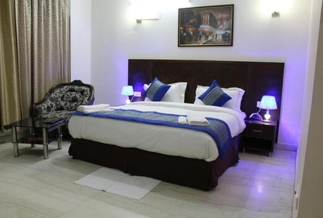 Lime Tree Hotel Sushant Lok Gurgaon Sector 29 Next To Iffco Chowk Metro Dış mekan fotoğraf