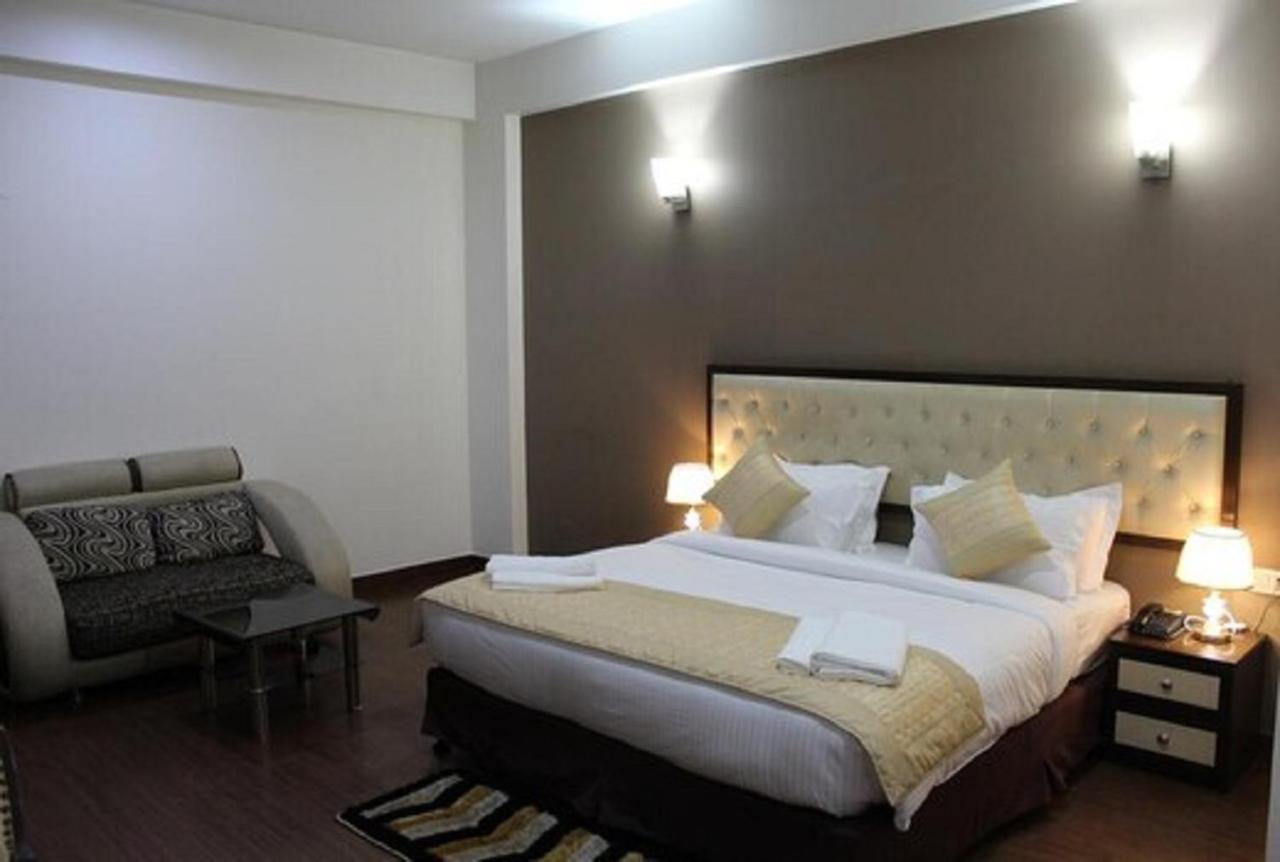 Lime Tree Hotel Sushant Lok Gurgaon Sector 29 Next To Iffco Chowk Metro Dış mekan fotoğraf