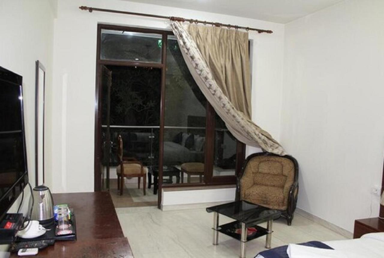 Lime Tree Hotel Sushant Lok Gurgaon Sector 29 Next To Iffco Chowk Metro Dış mekan fotoğraf