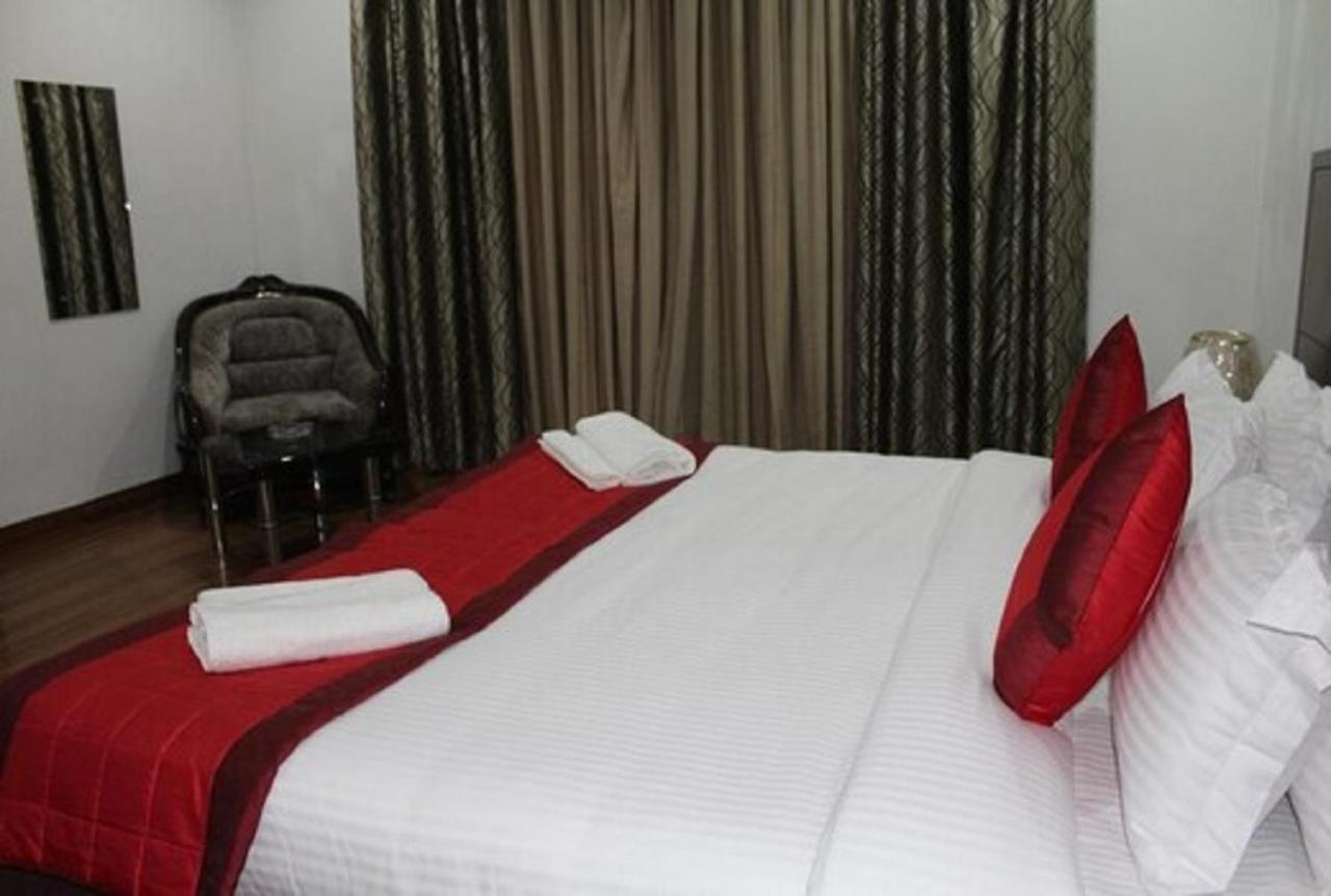 Lime Tree Hotel Sushant Lok Gurgaon Sector 29 Next To Iffco Chowk Metro Dış mekan fotoğraf