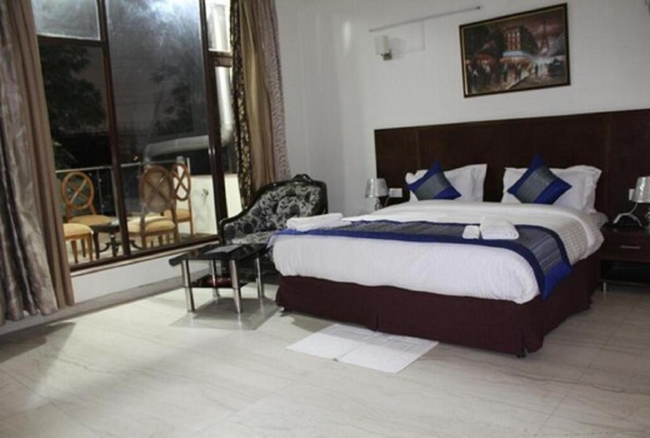 Lime Tree Hotel Sushant Lok Gurgaon Sector 29 Next To Iffco Chowk Metro Dış mekan fotoğraf