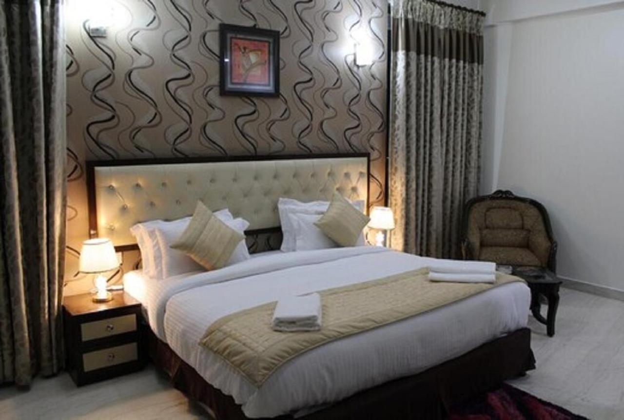 Lime Tree Hotel Sushant Lok Gurgaon Sector 29 Next To Iffco Chowk Metro Dış mekan fotoğraf
