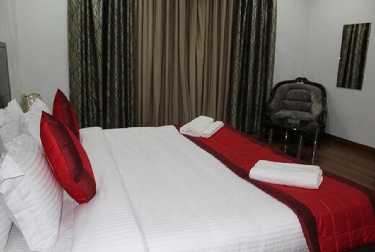 Lime Tree Hotel Sushant Lok Gurgaon Sector 29 Next To Iffco Chowk Metro Dış mekan fotoğraf