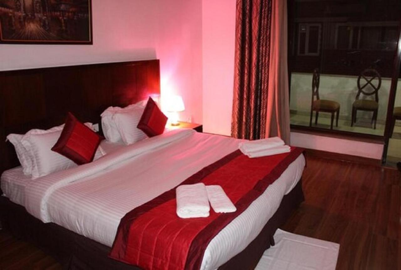 Lime Tree Hotel Sushant Lok Gurgaon Sector 29 Next To Iffco Chowk Metro Dış mekan fotoğraf