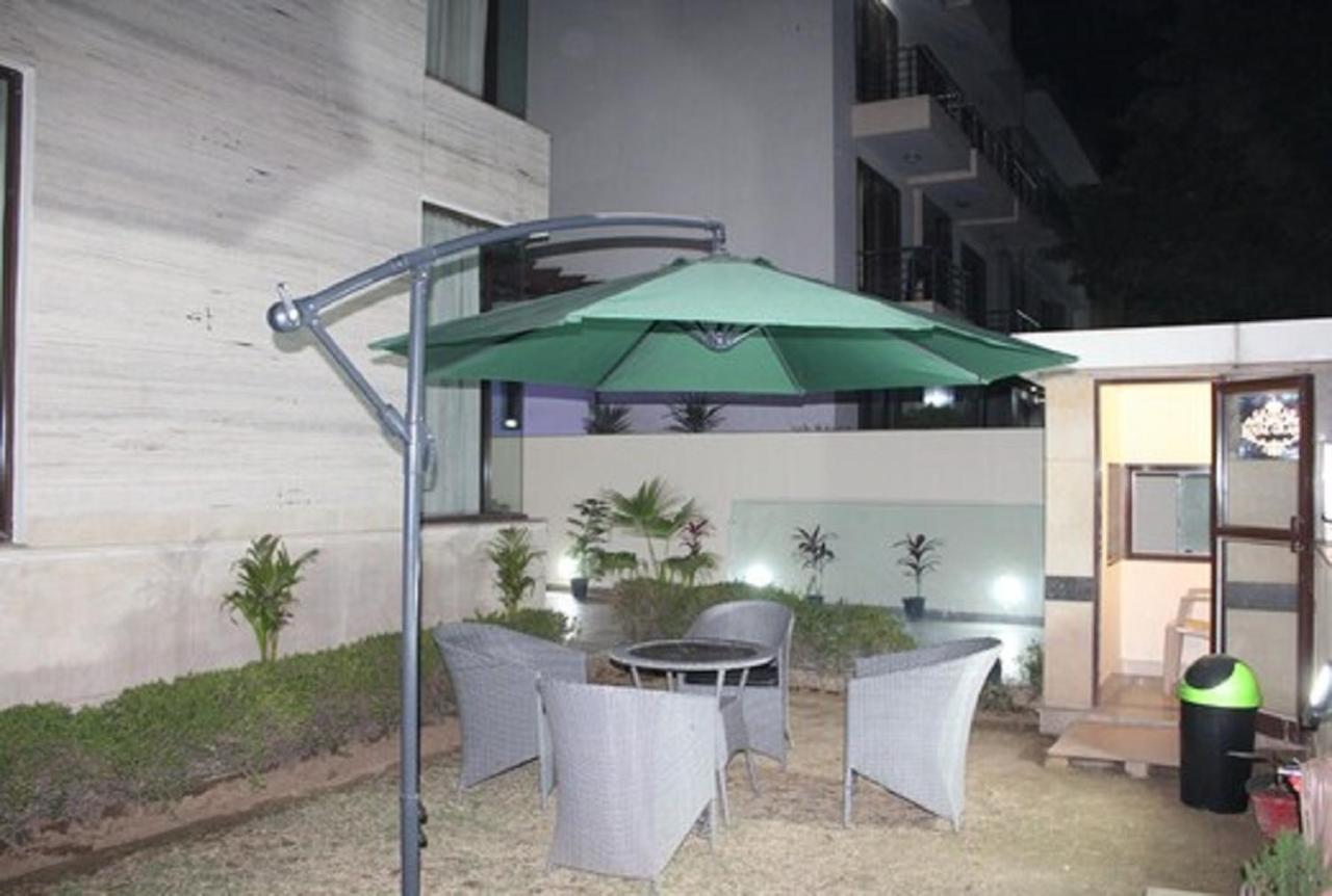 Lime Tree Hotel Sushant Lok Gurgaon Sector 29 Next To Iffco Chowk Metro Dış mekan fotoğraf