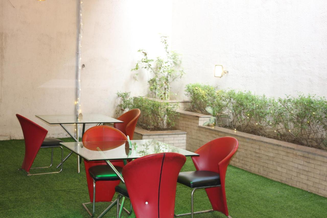 Lime Tree Hotel Sushant Lok Gurgaon Sector 29 Next To Iffco Chowk Metro Dış mekan fotoğraf