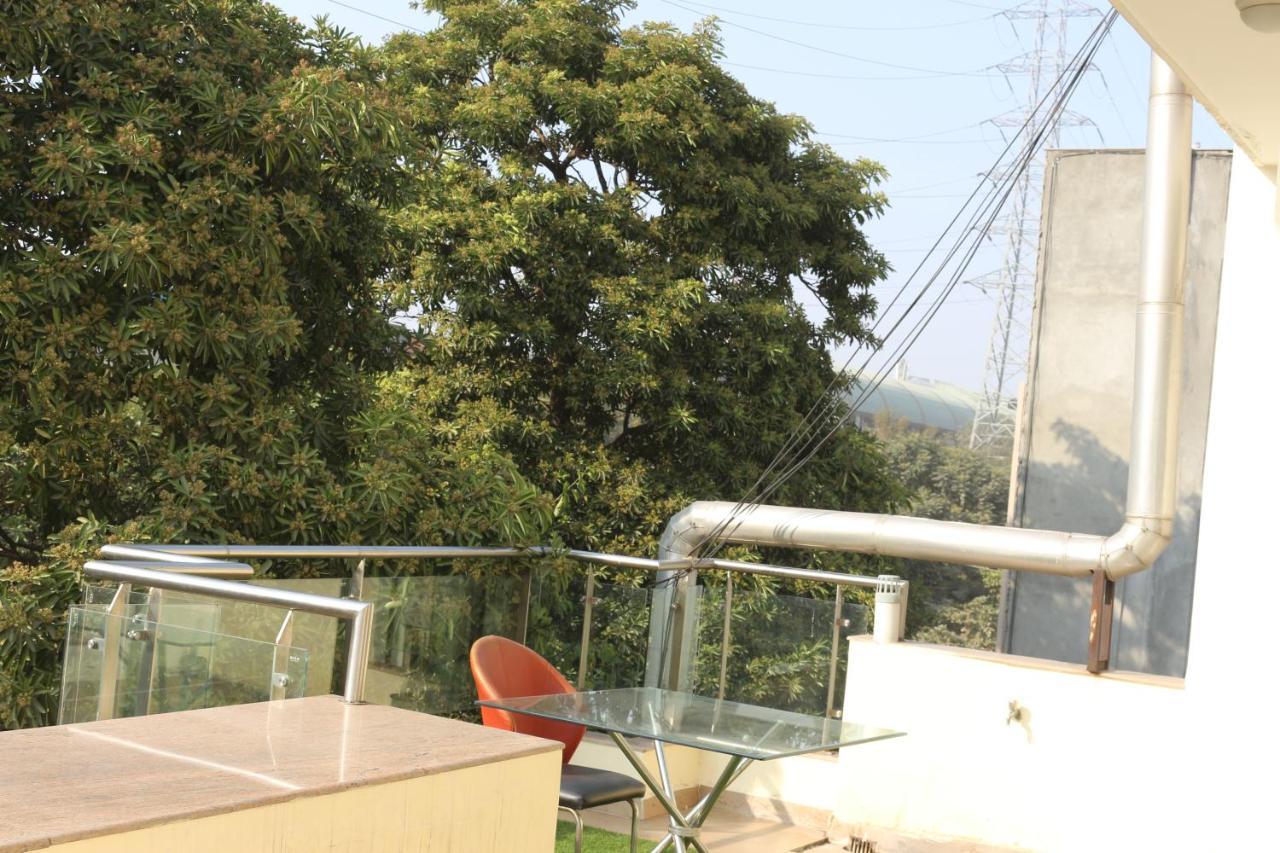 Lime Tree Hotel Sushant Lok Gurgaon Sector 29 Next To Iffco Chowk Metro Dış mekan fotoğraf