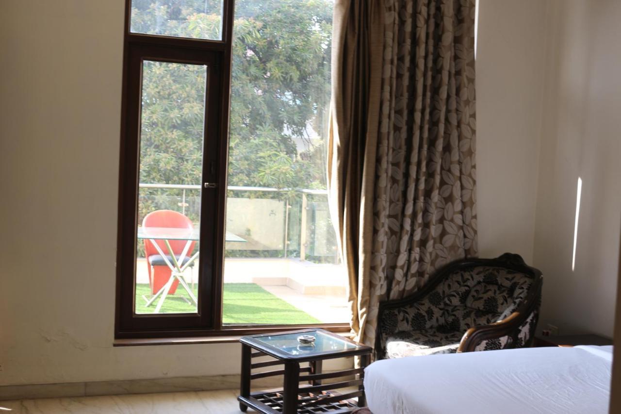 Lime Tree Hotel Sushant Lok Gurgaon Sector 29 Next To Iffco Chowk Metro Dış mekan fotoğraf